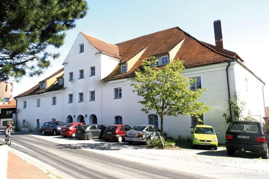 Außenansicht der Straßenfront des Gebäudes